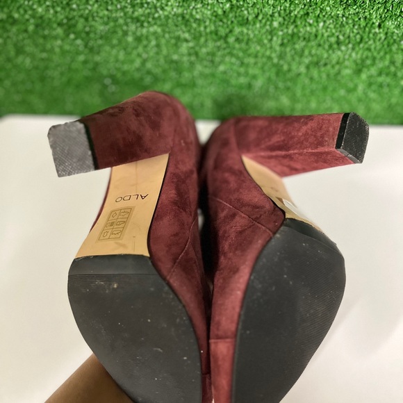 Aldo burgundy booties with gold hardware size 9 - Picture 7 of 7